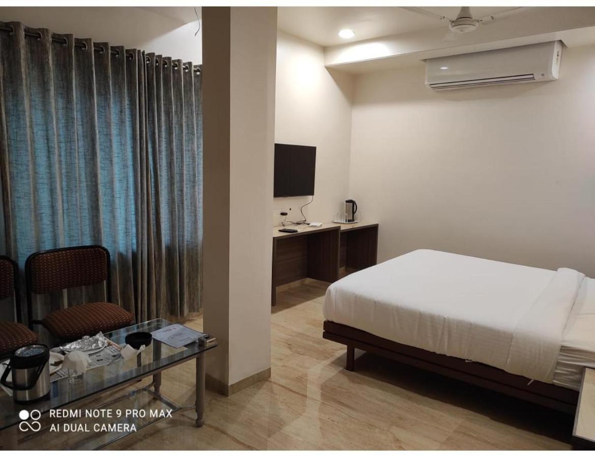 Hotel Dwarka, Nagpur Ngoại thất bức ảnh